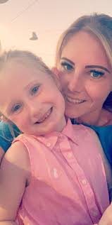 Robyn Lomax (@LomaxRobyn)