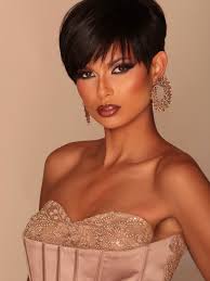 Demain est un jour important ! 🇫🇷 Merci pour votre soutien ! Je vous aime  Photos et makeup @cerfwillmakeuphair Coiffure @yasinbeja Robe  @simacouture_paris