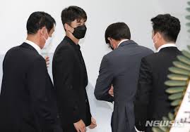 Jun 08, 2021 · 췌장암 투병 중 50세의 나이로 하늘로 떠난 유상철 전 인천 유나이티드 감독 곁으로 '월드컵 4강 신화'를 함께 쓴 영웅들이 한걸음에 달려왔다. ë‰´ì‹œìŠ¤