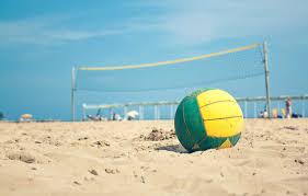 Perbedaan bola voli indoor bola voli pantai dan bola voli mini via vollyballfull.blogspot.com. Voli Pantai Indonesia Raih Kemenangan