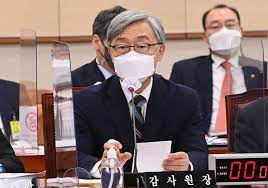 이분은 만진당에서 욕할라해도 청문회때 거의 최재형 찬양회를 한적 있어서 까기도 민망할걸 ㅋㅋ. Wy4fncb Ds1vim