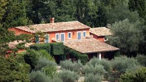 Calme Souverain Derriere Les Murs De La Propriete D Albert Ii En France Estates Villa House Styles