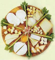 Disporre le varietà di formaggio calde e fredde in un piatto grande. Piatto Di Formaggi Con Marmellate Cerca Con Google Piatti Di Formaggio Vassoio Vegetariano Formaggio