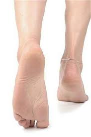 как избавиться от трещин на пятках с помощью глицерина Pervyj Predpolagaet Ispolzovanie Vodki 250 Gr I Sobstvenno Aspirina Tabletok 10 I Vsyo Tabletki Prosto Rastirayutsya Zdorove Uhod Za Stupnyami Spa Procedury