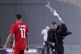 Olympiakos Paok O Gkarsia Neyriase Me Thn Apofash Toy Diaithth Kai Adeiase To Mpoykali Me To Nero