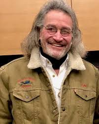 Kelly Caswell's Instagram, Twitter & Facebook