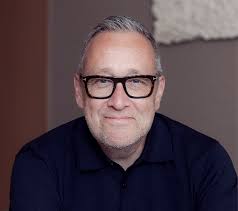 Robert Lockyer's Instagram, Twitter & Facebook