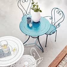 Unsere Charmante Century Serie Im Franzosischen Gartenstil Mit Den Typischen Verspielten Schnorkeln Und Dem Charakteri Bistrotisch Kaffeetisch Wohnzimmertische