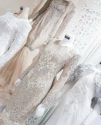 Anda dapat membuat desain kebaya organza dengan kerah leher yang tinggi dan berlengan panjang. Design Baju Wedding Dress Off 73 Buy