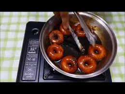 Kuih keria gula melaka kalau tak pakai gula melaka, rasa memang akan kureng. Resepi Keria Gula Melaka Azlita