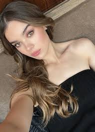 This type of love ❤️ >> Josh Allen showed support for his wife Hailee  Steinfeld during the 2026 Golden Globe Awards