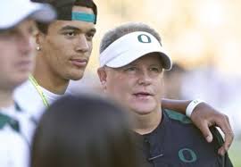 Oregon linebacker Johnny Ragin III