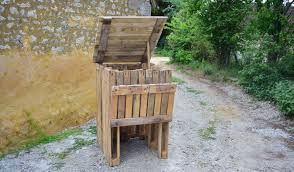 Diy Fabriquez Un Composteur En Recup A Partir De Bois De Palette Composteur Palette Fabriquer Un Composteur Composteur Bois