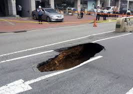 Фильм провал / sinkhole / 싱크홀 / singkeuhol. ì„ì´Œ ì§€í•˜ì°¨ë„ ì‹±í¬í™€ ì›ì¸ ì§€í•˜ì²  9í˜¸ì„  ê³µì‚¬ê°€ ì›ì¸ ì„œìš¸ì‹œ ì¡°ì‚¬ê²°ê³¼ ë°œí'œ ì„œìš¸ì‹ ë¬¸