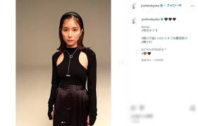 芳根京子、胸元ちらりなブラックコーデ衣装を披露！ 直前投稿と「どちらがお好き？」と問いかけ - All About ニュース