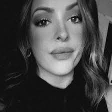 Mandy Hess's Instagram, Twitter & Facebook