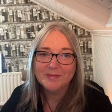 Michelle Stowe's Instagram, Twitter & Facebook