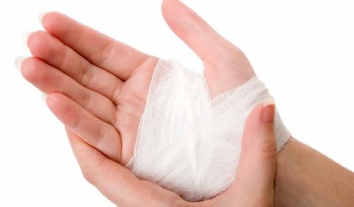 Bị ngạnh cá đâm làm sao hết nhức? Cách sơ cứu ngay lập tức khi để giữ mạng