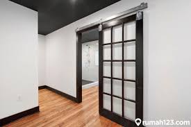 10 contoh pilihan untuk pintu teralis besi minimalis dan klasik terbaru. 10 Pintu Geser Minimalis Yang Menambah Ruang Di Rumah Sempit Rumah123 Com