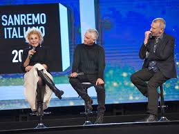 Io sono tutto l'amore che ho dato mare in tempesta e cielo stellato poco prima di uno schianto un sorriso dentro al pianto. News Radioitalia Ornella Vanoni Un Sorriso Dentro Al Pianto Il Brano Firmato Con Gabbani