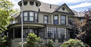 W H Lumsden House 727 Mendocino Avenue Santa Rosa Ca Built 1901 The Queen Ann Style W H Lumsden Hou Queen Anne House Victorian Style Homes Victorian Homes