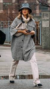 How To Wear Bucket Hats Howtowear Fashion Casual Winter Outfits Outfits With Hats Winter Hat Outfit