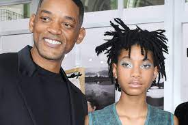 Willow made her acting debut alongside her father in 2007's i am legend. in 2012 she sang for r.e.m. Willow Smith Es Ist Schrecklich So Aufzuwachsen Brigitte De