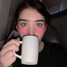 Chloe Holmes (@ChloeLHolmes)