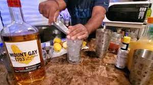 Ron premiun, mango, fruta de la pasión, fresas y mix de margarita. Tgi Friday S Barbados Rum Punch Youtube