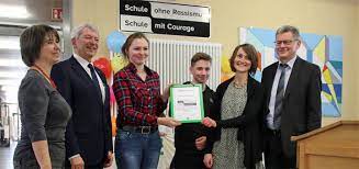 Giechburg mit schrautershof die giechburg, auch burg giech genannt, ist die ruine einer höhenburg auf dem gebiet der stadt scheßlitz im landkreis bamberg in bayern. Zertifizierung Der Giechburgschule Privates Sfz Schesslitz Als Schule Ohne Rassismus Schule Mit Courage Der Neue Wiesentbote