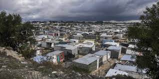 Twitter was at its hottest last night, when a tweep posted two pictures purported to be showing president cyril ramaphosa's sprawling property in cape town, along with a clearly impoverished squalors of alexandra, johannesburg. Dear President Ramaphosa Please Urgently Consider A