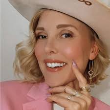 It has been some three weeks since I left Societe Generale, after 23 years  devoted to developing its leaders' capacity to guide and grow their people  and to transform their strategies, their