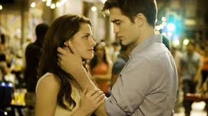 È la prima parte del quarto film tratto dalla serie di twilight ed è uscito nelle sale italiane il 16 novembre 2011 1 2 e negli stati uniti il 18 novembre 3. Alkonyat Hajnalhasadas 1 Resz 2011 Teljes Film The Twilight Saga Breaking Dawn Part 1 Magyarul Videa Poynet