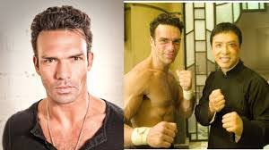 Darren Shahlavi's Instagram, Twitter & Facebook
