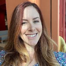 Janet Eftekhar's Instagram, Twitter & Facebook