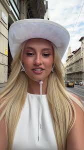 Abby Peckham's Instagram, Twitter & Facebook