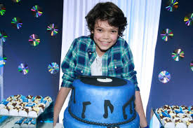 Jun 07, 2021 · binho se junta a ana (giulia garcia), teca (lorena tucci), tati (gabriella saraivah), binho (gui vieira), neco (kaik pereira) e thiago (pedro henrique). Ator Mirim De Chiquititas Comemora Aniversario Fotos R7 Famosos E Tv