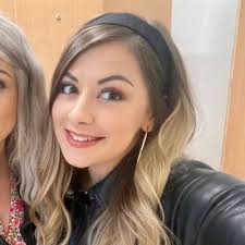 Adele Murray (@adeelycombez)