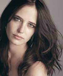 Mom and daughter are waiting for the baking. Eva Green Reasonably Natural Look For Her And All The Right Soft Summer Colours Going On Eva S Hair Is Actually Actress Eva Green Eva Green Eva Green Images