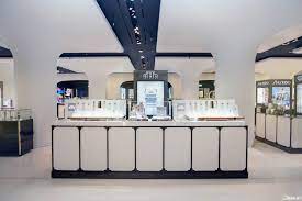 The Ginza By Shiseido Beauty And Skincare Booth At Mitsukoshi Ginza Department Store In Tokyo Japan Japankuru Th Japanese Cosmetics Cosmetic Shop Skin Care
