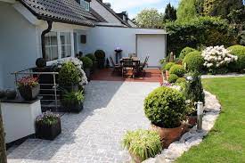 Pflasterarbeiten, terrassenbau in holz und stein sind ebenso unsere sache wie das errichten von zaunanlagen, die ihr grundstück nicht einengen, sondern ein attraktiver blickfang für den betrachter sind. Gurenc Garten Start Gurenc Garten Und Landschaftsbau
