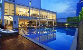 Hotel dengan kolam renang rooftop di jakarta selanjutnya ada di holiday inn kemayoran. 15 Hotel Murah Di Jakarta Timur Dengan Fasilitas Terbaik Java Travel