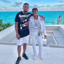 Leon patrick bailey is a jamaican professional footballer who plays as a winger for bundesliga club bayer leverkusen and the jamaican nation. Leon Bailey Wiki 2021 Girlfriend Salary Tattoo Cars Houses And Net Worth