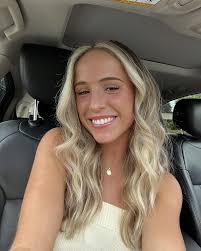 Blonde Refresh 💇‍♀️💁‍♀️ Thank you, @moodyandmagical for always killing  it! Hair day is the best day 🤍