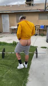 Guy Does Squats and Shows Asshole - ThisVid.com