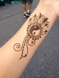 Yin Yang Dreamcatcher Simple Mehndi Designs Simplemehndi Mehndidesign Henna Hennadesign Henna Tattoo Designs Simple Henna Tattoo Wrist Henna