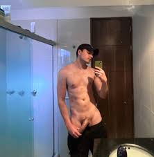 Vídeo e fotos de Pedro Bueno (pedrobueno278) pelado e mostrando a pica  grande - Os Famosos Nus