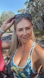 Ella Summers's Instagram, Twitter & Facebook