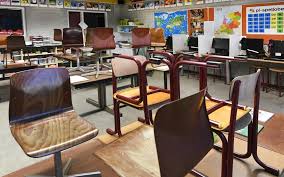 • de scholen gaan een week eerder dicht, vanaf maandag 29 maart in plaats van bij de start van de hetzelfde geldt voor het basisonderwijs. Meeste Basisscholen In Drenthe En Groningen Maandag Dicht Wegens Winterse Weer Ook Veel Eindexamenleerlingen Maandag Niet Naar School Dagblad Van Het Noorden