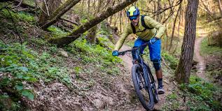 It has made it possible for you to commute from one place to another it is necessary that whether you are going downhill or around corners you learn certain techniques that will help you ride a fixed gear bike easily. Single Speed Mountain Bike Single Speed Mountain Bike Benefits